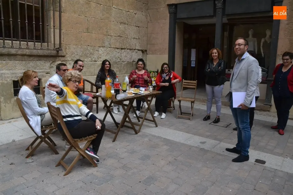 Foto 6 - Se intensifica la petici&oacute;n de regreso del banco que hab&iacute;a en el centro de la calle Madrid  