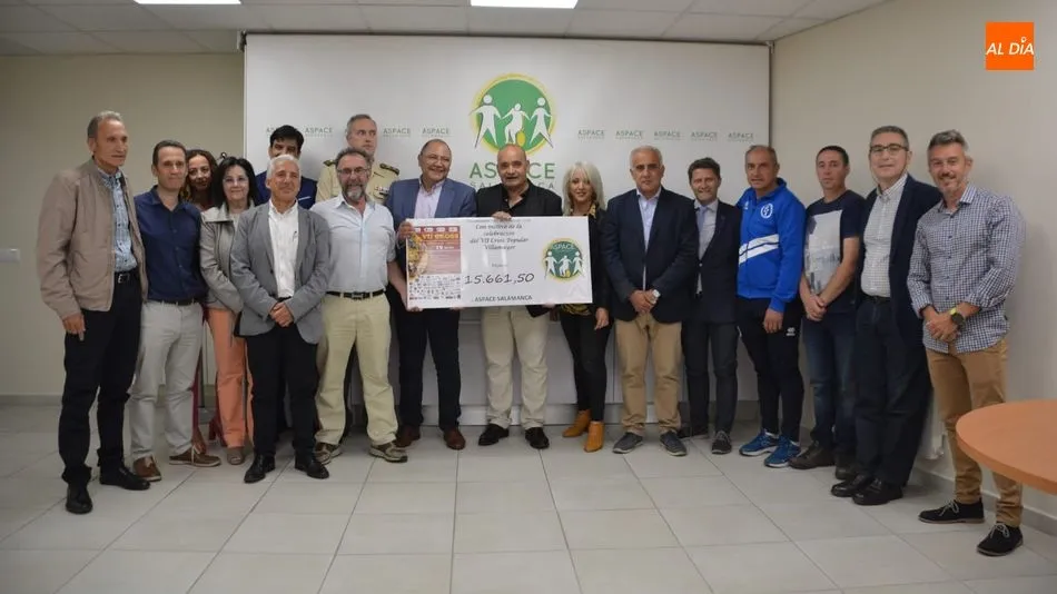 La entrega del cheque ha tenido lugar en la sede de Aspace. Lydia González