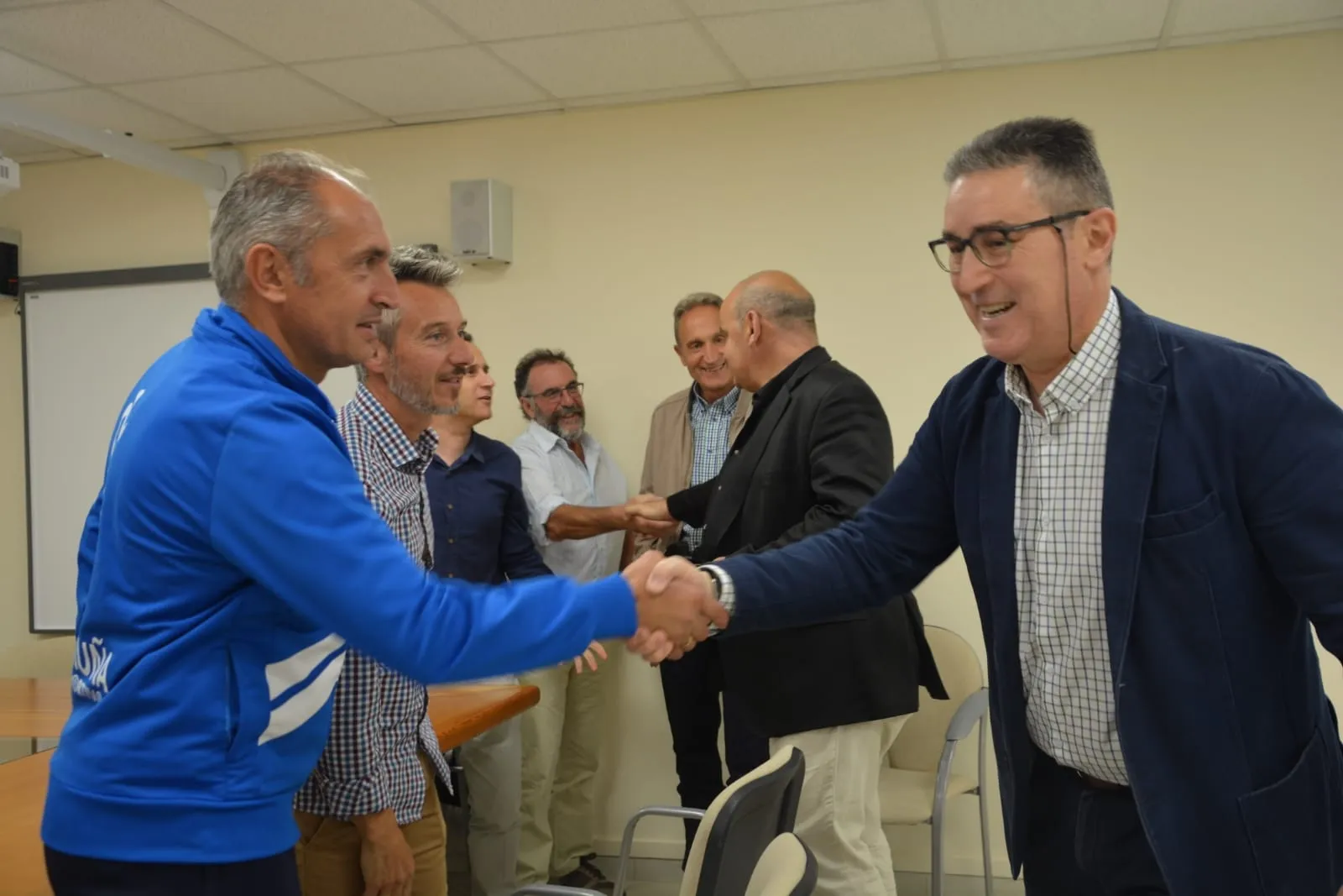 Foto 3 - Aspace recibe los m&aacute;s de 15.600 euros recaudados en el VII Cross Popular de Villamayor  