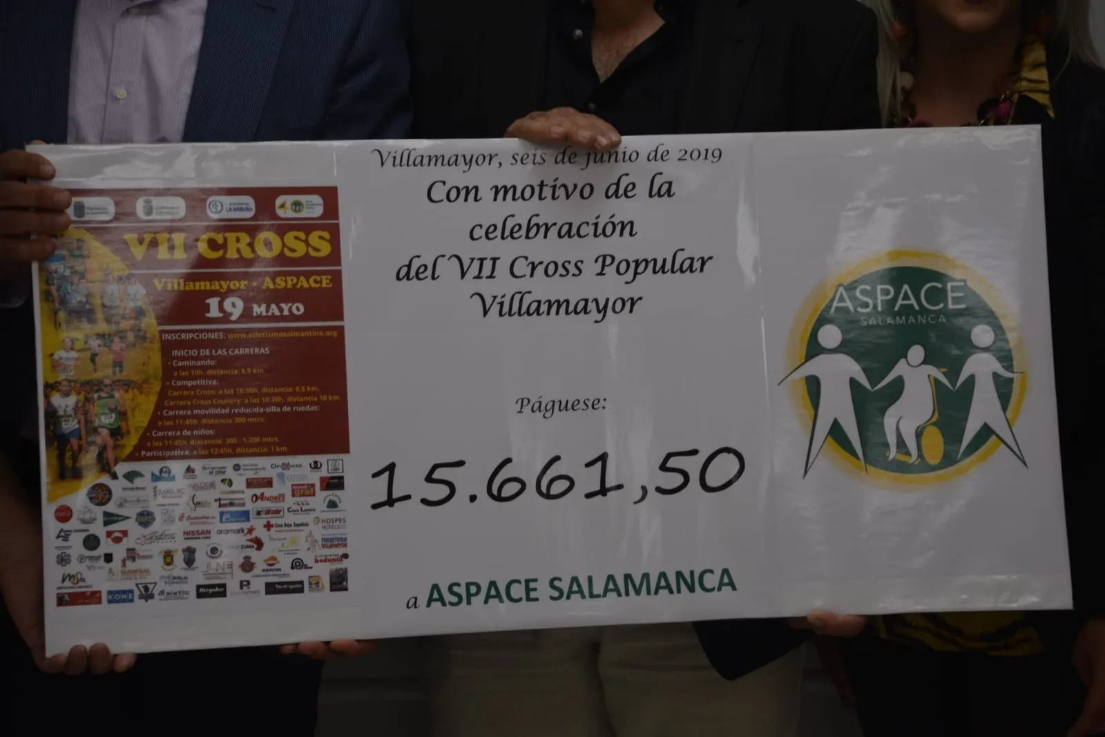 Foto 2 - Aspace recibe los m&aacute;s de 15.600 euros recaudados en el VII Cross Popular de Villamayor  