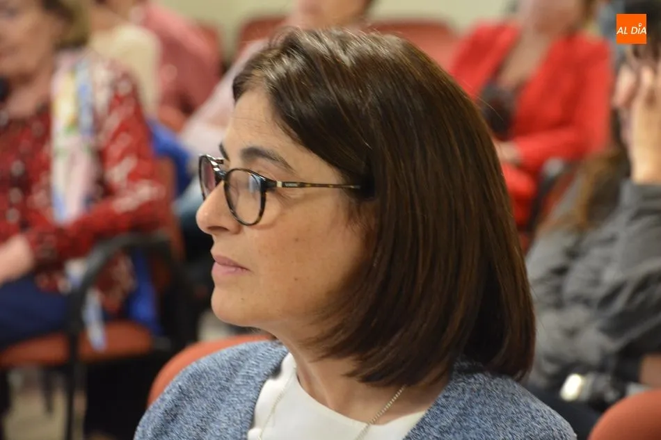 Foto 7 - El catedr&aacute;tico Rom&aacute;n &Aacute;lvarez analiza en el Liceo &lsquo;El papel de la mujer en la trashumancia&rsquo;  