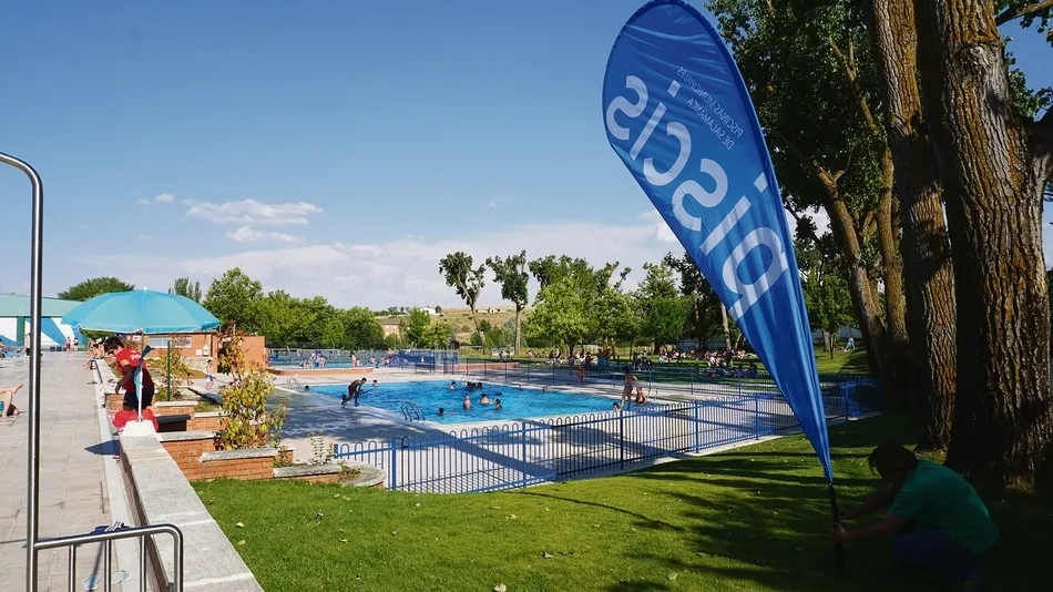 Instalaciones piscina de Tejares.