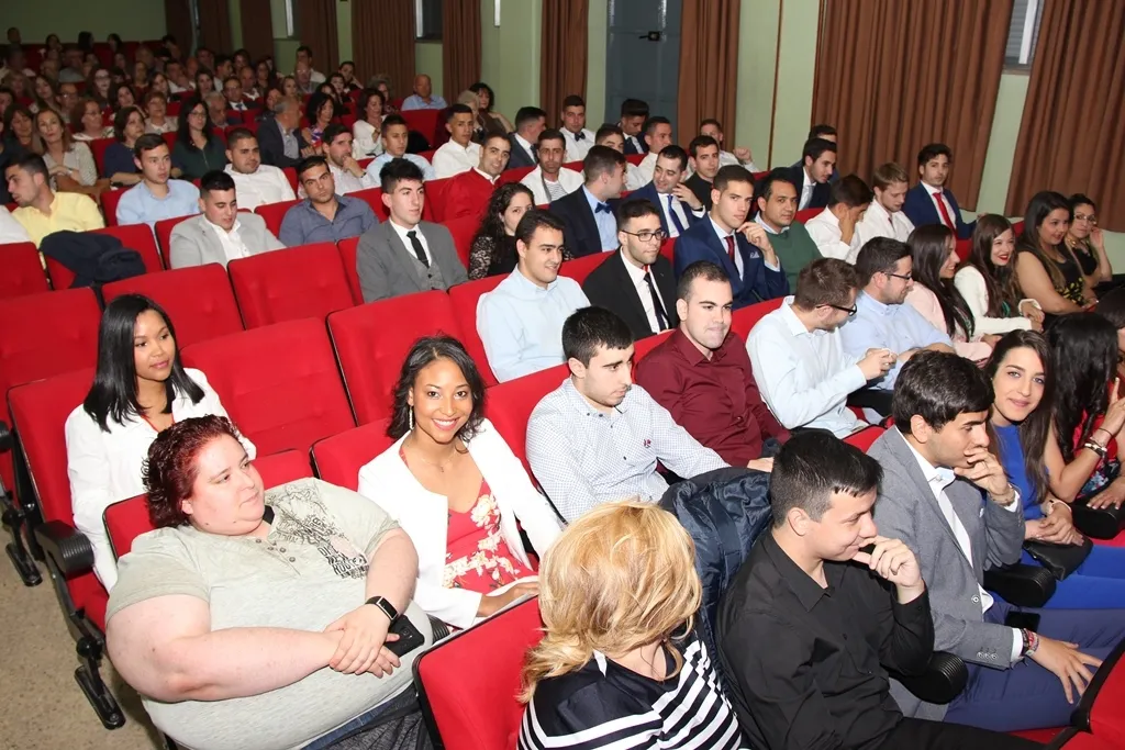 Foto 10 - El Colegio Salesianos celebra la graduaci&oacute;n de sus alumnos por todo lo alto