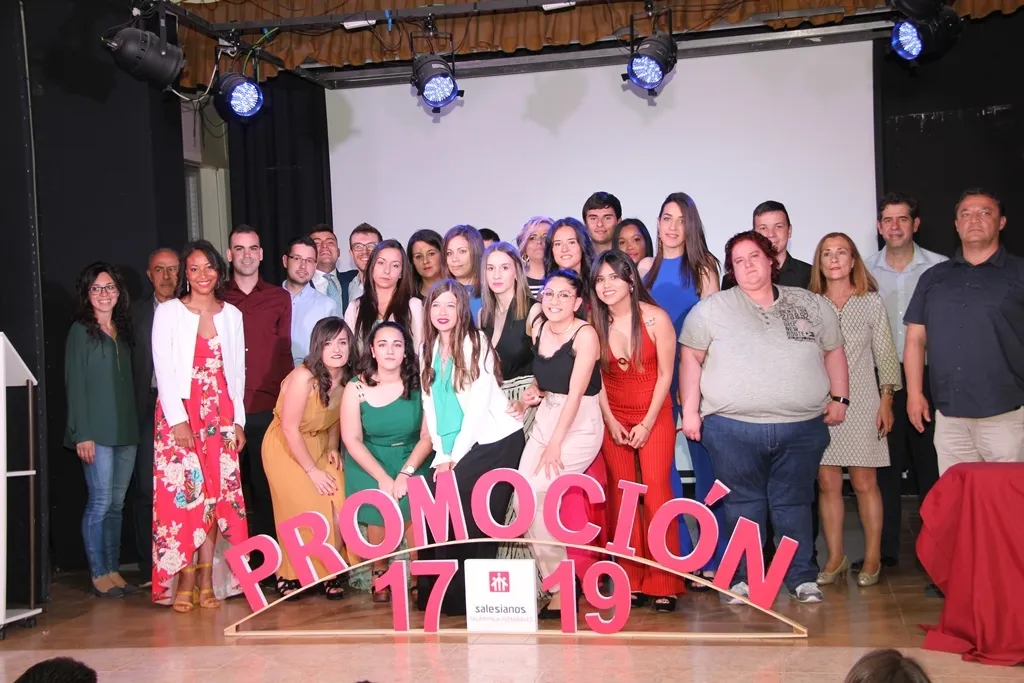 Foto 4 - El Colegio Salesianos celebra la graduaci&oacute;n de sus alumnos por todo lo alto