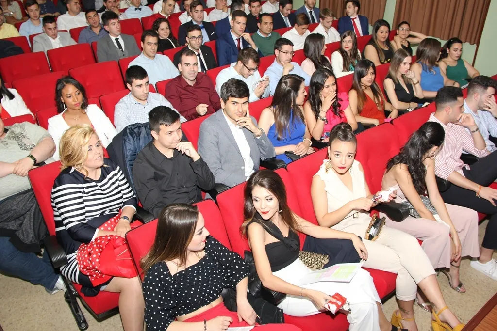 Foto 3 - El Colegio Salesianos celebra la graduaci&oacute;n de sus alumnos por todo lo alto