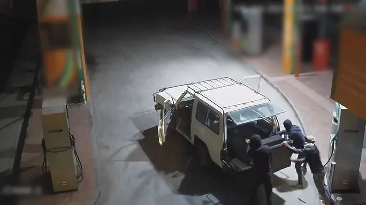 Unos ladrones, durante un robo / Europa Press