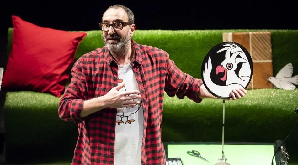 Rayuela, en una de las representaciones de El mirlo blanco