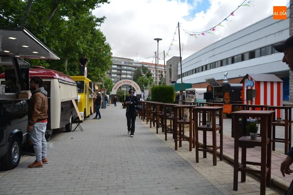 Foto 10 - La Alamedilla acoge a una veintena de 'food truks' con comida, bebida y m&uacute;sica en directo  