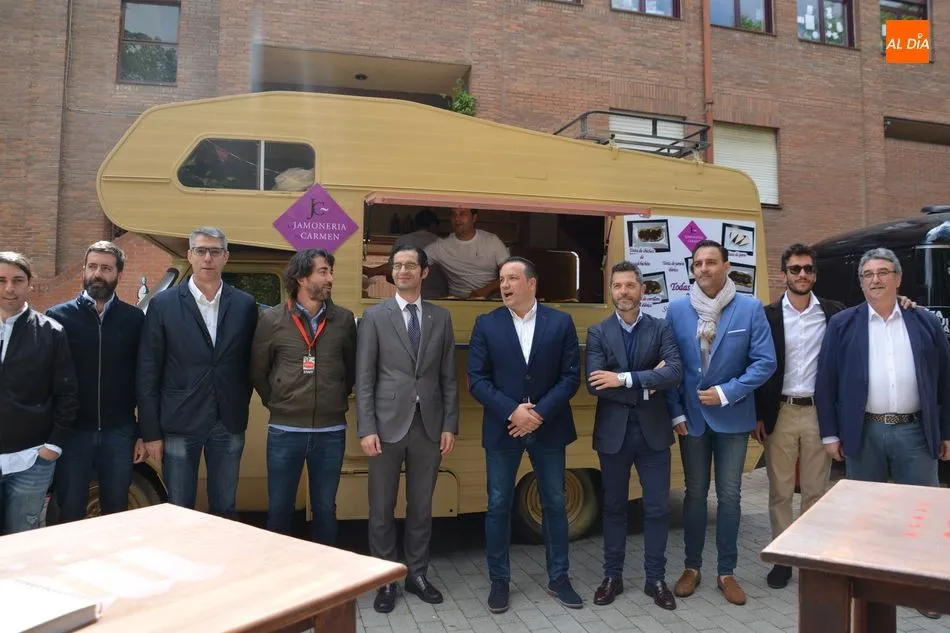 Foto 9 - La Alamedilla acoge a una veintena de 'food truks' con comida, bebida y m&uacute;sica en directo  