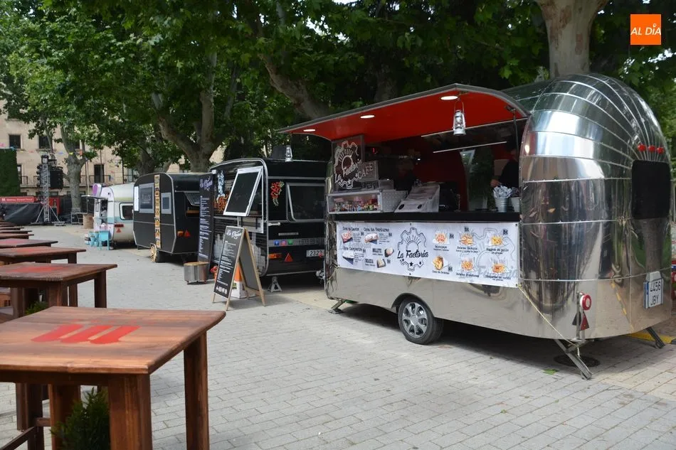 Foto 8 - La Alamedilla acoge a una veintena de 'food truks' con comida, bebida y m&uacute;sica en directo  