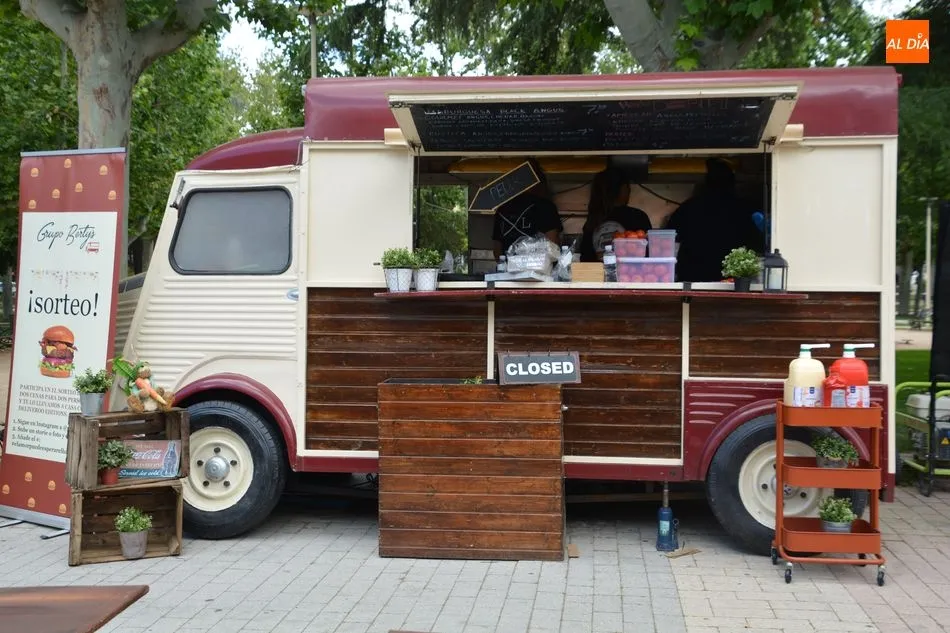 Foto 4 - La Alamedilla acoge a una veintena de 'food truks' con comida, bebida y m&uacute;sica en directo  