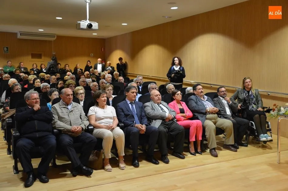 Foto 9 - La Federaci&oacute;n de Asociaciones de Mayores homenajea a las concejalas Isabel Mac&iacute;as y Maribel Campo