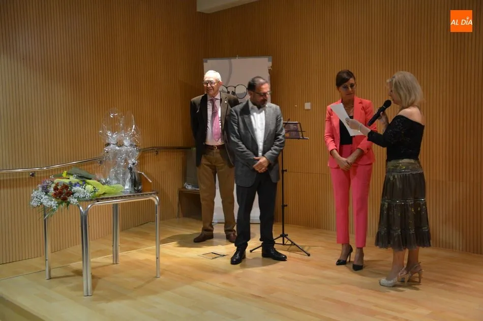 Foto 4 - La Federaci&oacute;n de Asociaciones de Mayores homenajea a las concejalas Isabel Mac&iacute;as y Maribel Campo