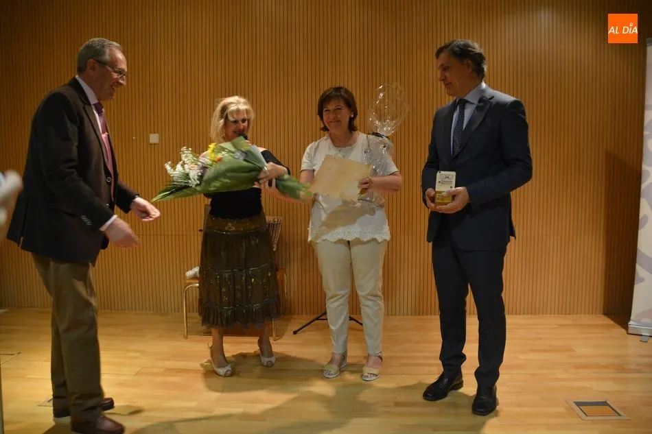 Foto 2 - La Federaci&oacute;n de Asociaciones de Mayores homenajea a las concejalas Isabel Mac&iacute;as y Maribel Campo