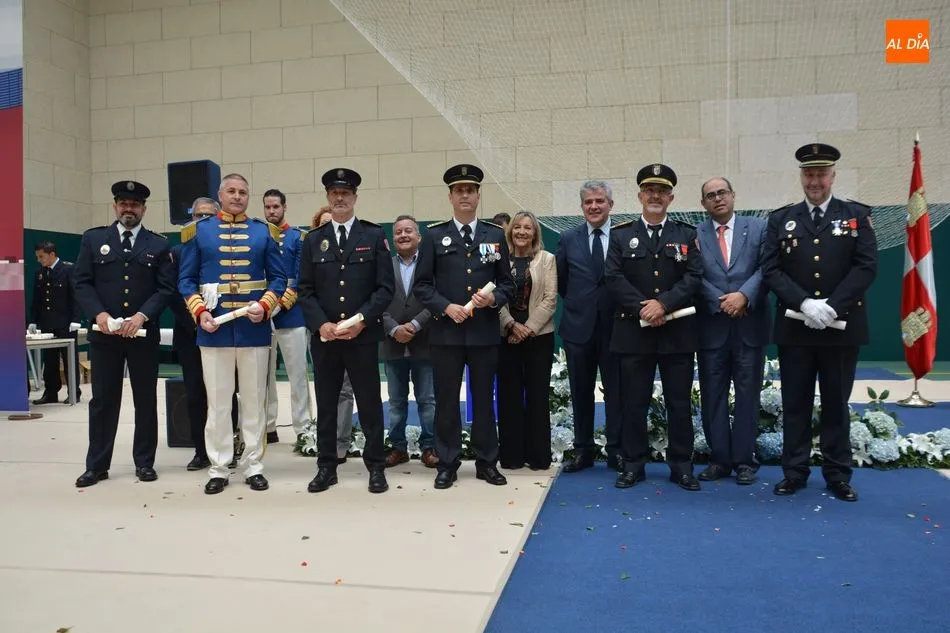 Foto 10 - La Polic&iacute;a Local celebra la fiesta de su patr&oacute;n con los tradicionales reconocimientos