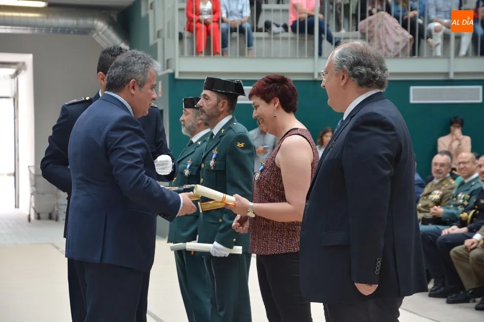 Foto 8 - La Polic&iacute;a Local celebra la fiesta de su patr&oacute;n con los tradicionales reconocimientos