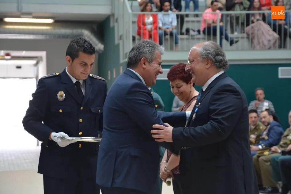 Foto 9 - La Polic&iacute;a Local celebra la fiesta de su patr&oacute;n con los tradicionales reconocimientos
