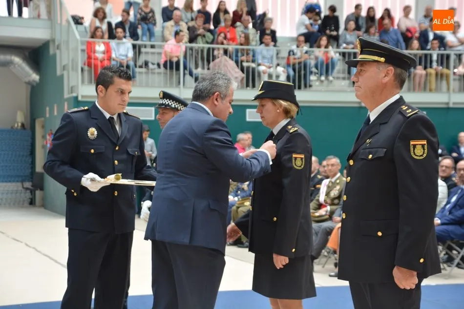 Foto 6 - La Polic&iacute;a Local celebra la fiesta de su patr&oacute;n con los tradicionales reconocimientos