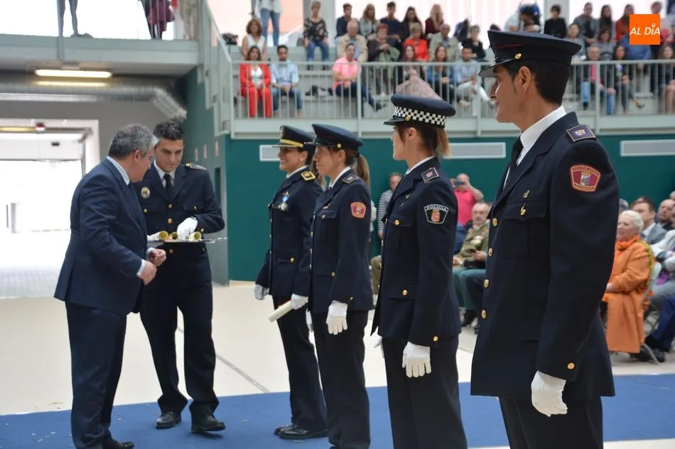 Foto 5 - La Polic&iacute;a Local celebra la fiesta de su patr&oacute;n con los tradicionales reconocimientos