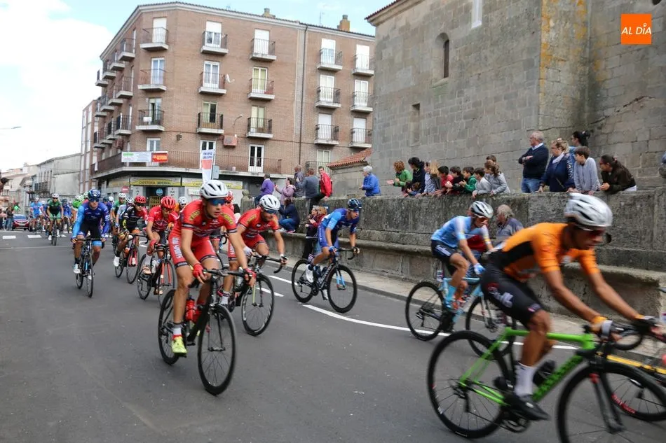Foto 11 - La Vuelta Ciclista a Salamanca 2019 recorre las Arribes con meta en Sard&oacute;n de los Frailes  
