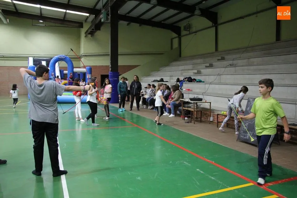 Foto 7 - La Asociaci&oacute;n de Madres y Padres del CEIP Manuel moreno regala un d&iacute;a de fiesta a los escolares  