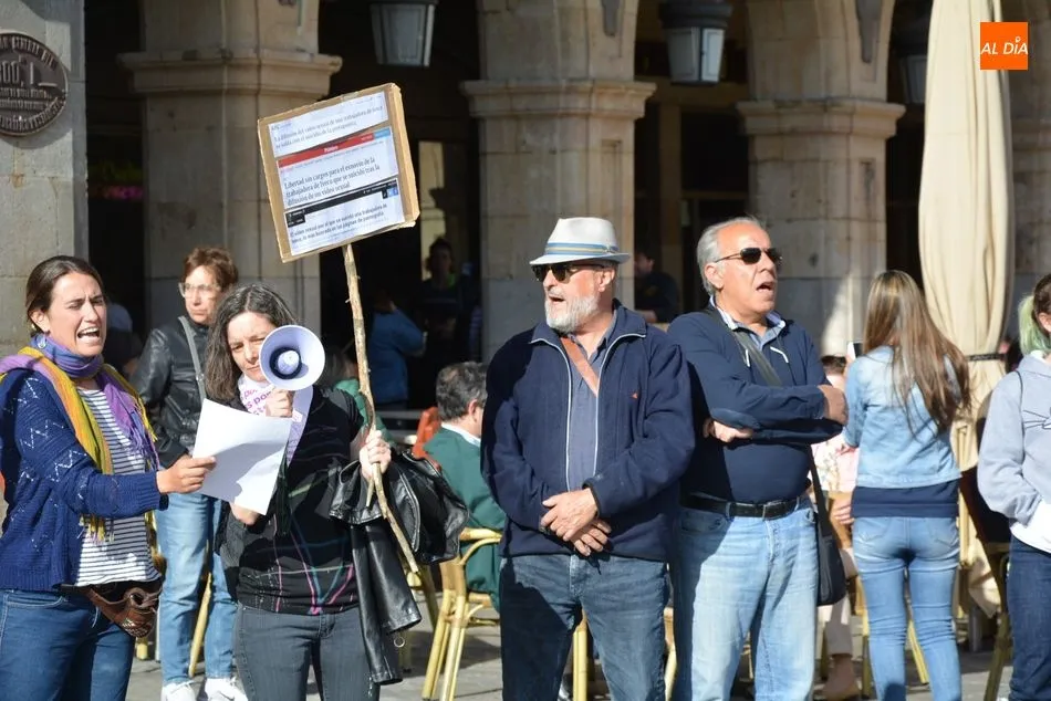 Foto 3 - La Plataforma Abolicionista se concentra en la Plaza Mayor por la muerte de la trabajadora de Iveco ...
