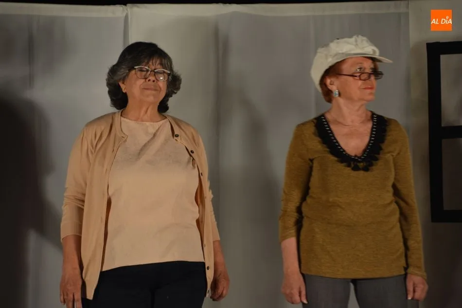 Foto 7 - C&oacute;dice Teatro representa &lsquo;La prisi&oacute;n no es para m&iacute;&rsquo; en el Centro Cultural Miraltormes  