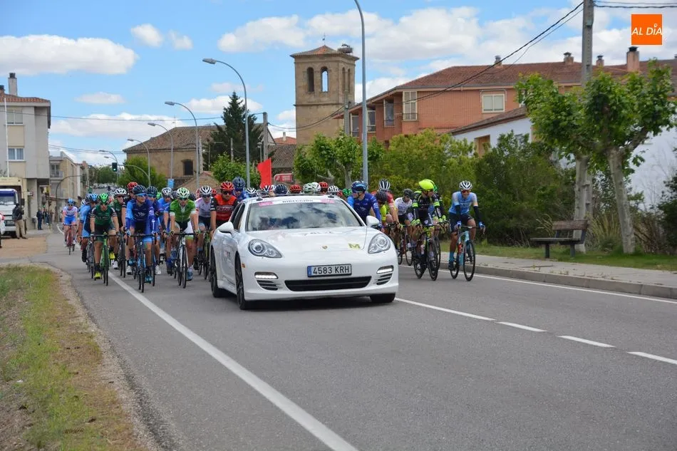 Foto 7 - Eloy Teruel se impone en la primera etapa de la Vuelta Ciclista a Salamanca