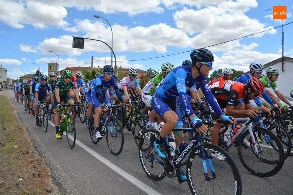 Foto 4 - Eloy Teruel se impone en la primera etapa de la Vuelta Ciclista a Salamanca
