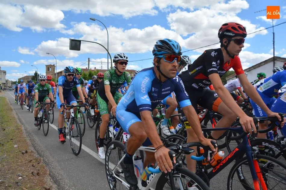 Foto 2 - Eloy Teruel se impone en la primera etapa de la Vuelta Ciclista a Salamanca