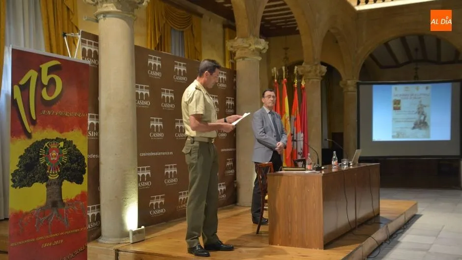 Conferencia del teniente en la reserva Miguel Leiva Ramírez en el Casino. Foto de Lydia González