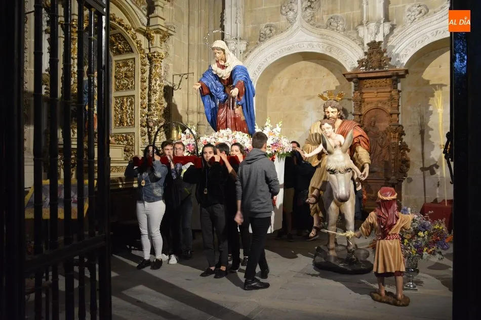 Foto 9 - La Virgen de la Palma preside el V&iacute;a Lucis de la Hermandad de Jes&uacute;s Amigo de los Ni&ntilde;os