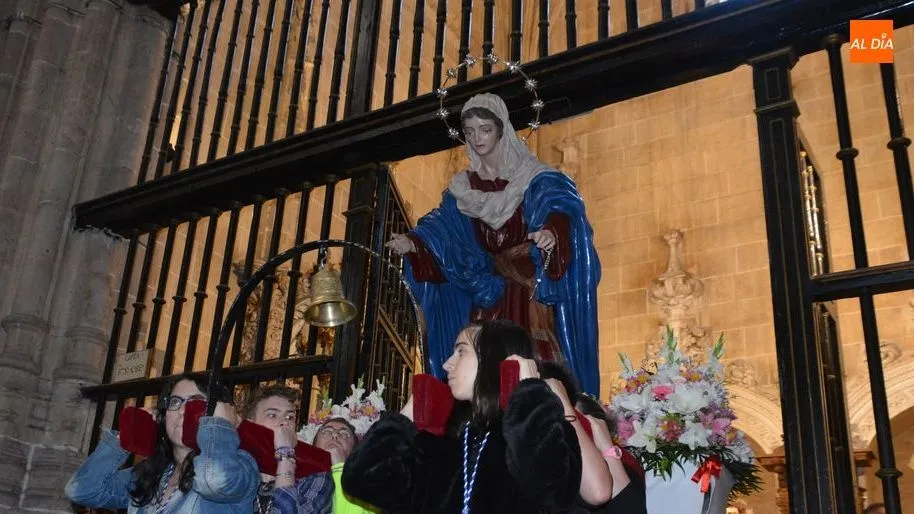 La Virgen de la Palma preside el Vía Lucis de la Hermandad de Jesús Amigo de los Niños