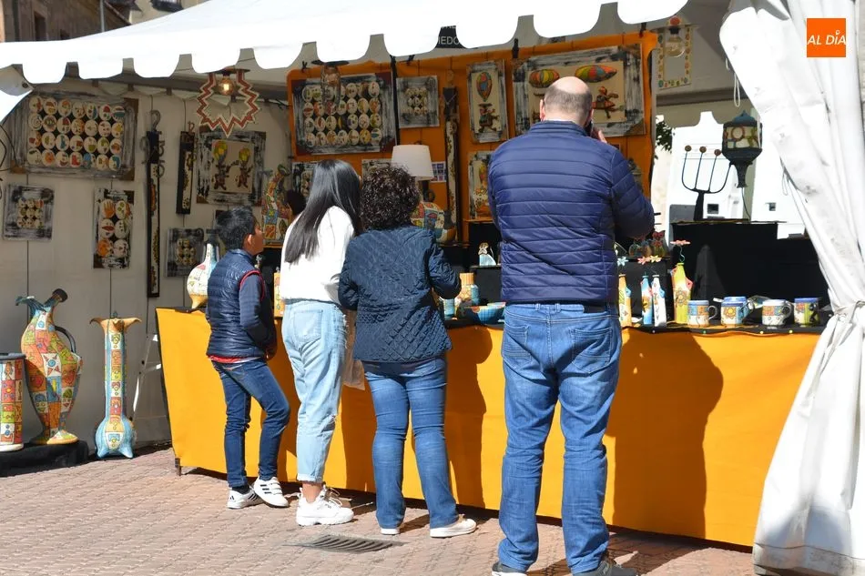 Foto 3 - La Plaza de los Bandos acoge la XLIV Feria de Alfarer&iacute;a &lsquo;Ciudad de Salamanca&rsquo;