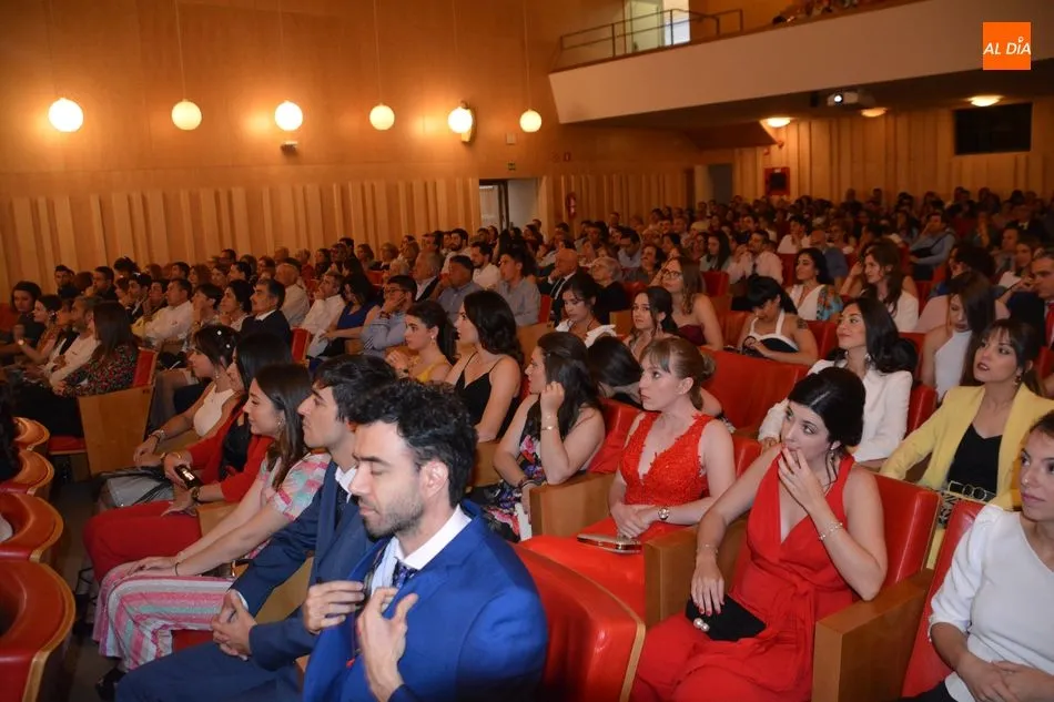 Foto 4 - Imposici&oacute;n de becas a los nuevos graduados en Terapia Ocupacional de la Facultad de Psicolog&iacute;a  