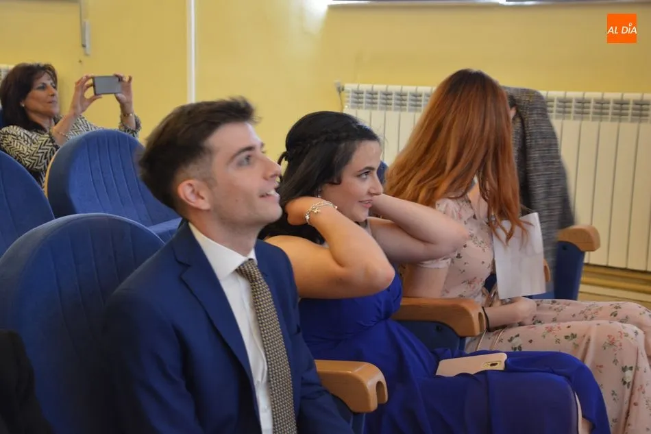 Foto 6 - Emotiva graduaci&oacute;n de los estudiantes de la Facultad de Traducci&oacute;n y Documentaci&oacute;n  