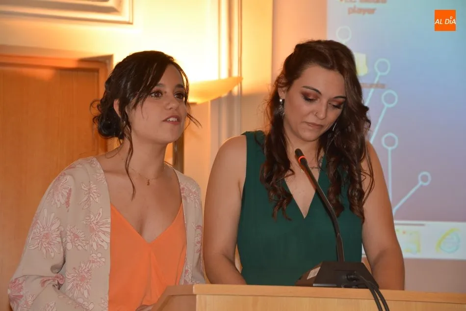 Foto 9 - Emotiva graduaci&oacute;n de los estudiantes de la Facultad de Traducci&oacute;n y Documentaci&oacute;n  