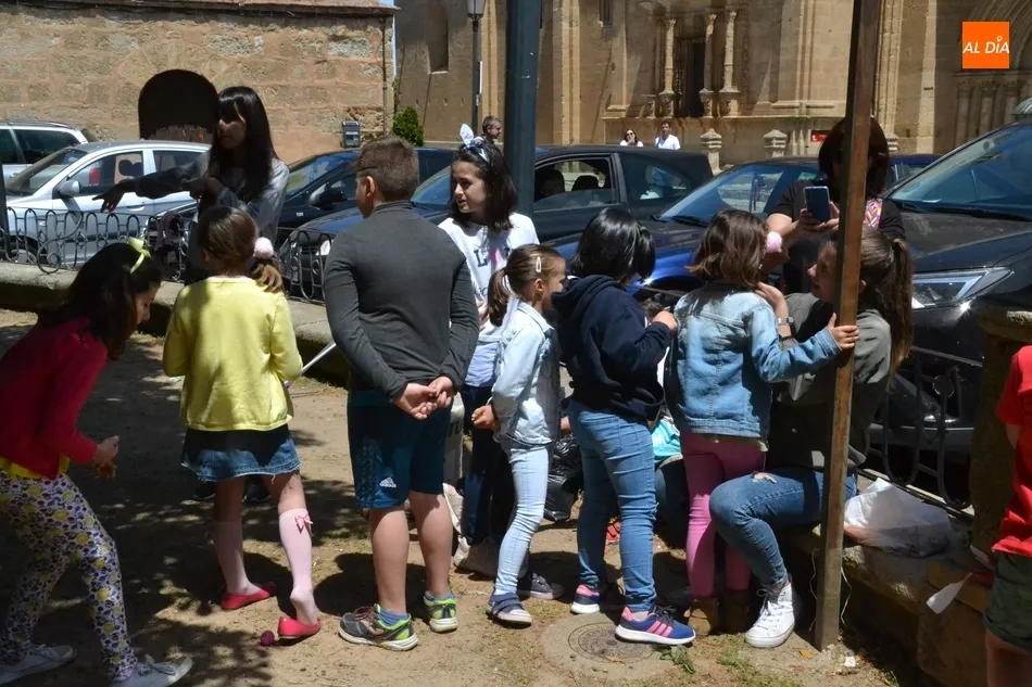 Foto 2 - La AFE 75 Aniversario imparte talleres para ni&ntilde;os de nuevo con Pikachu como invitado  