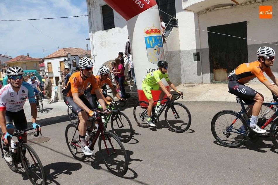 Foto 4 - Jefferson Cepeda triunfa en la etapa de Guijuelo