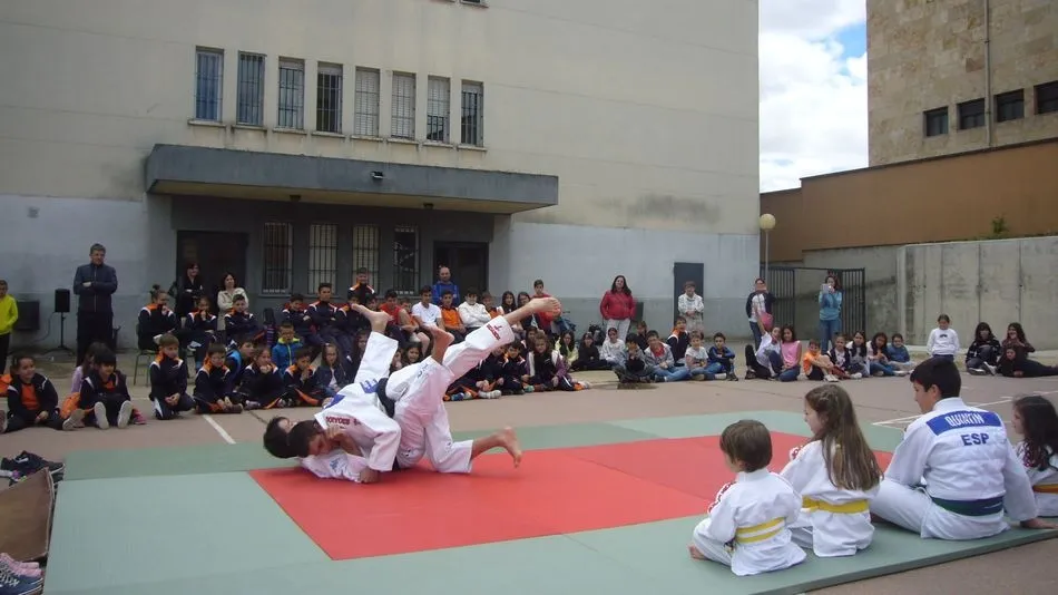 Foto 5 - Los alumnos del Colegio Antonio Machado celebran una Semana Solidaria