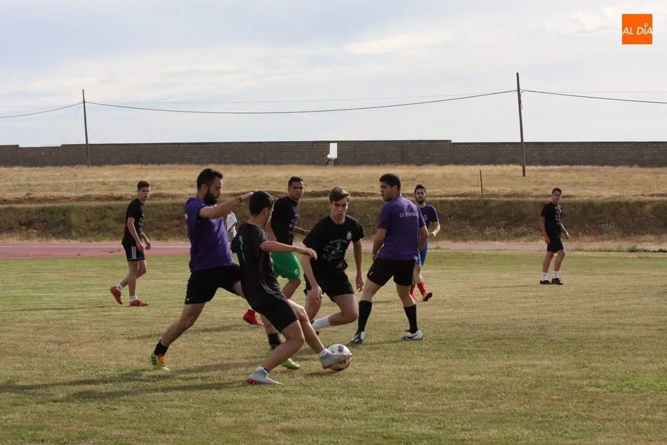 Foto 10 - El CDF Vitigudino celebra su 25&ordm; aniversario con f&uacute;tbol y un vino de honor  