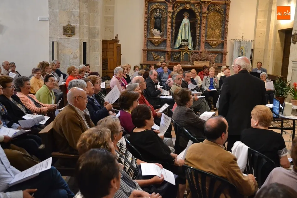 Foto 8 - Masiva asistencia al Encuentro Diocesano con motivo de Pentecost&eacute;s  