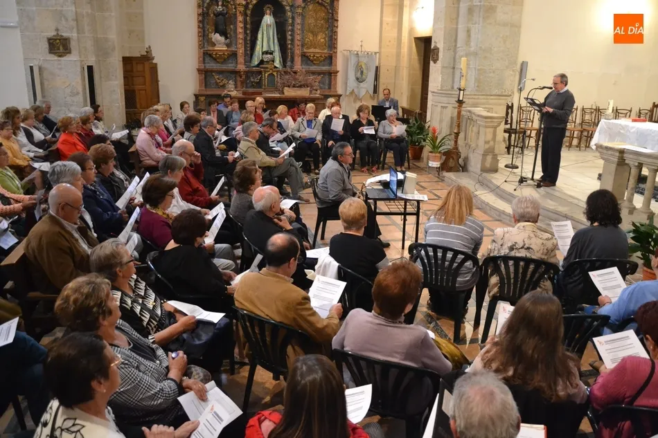 Foto 6 - Masiva asistencia al Encuentro Diocesano con motivo de Pentecost&eacute;s  