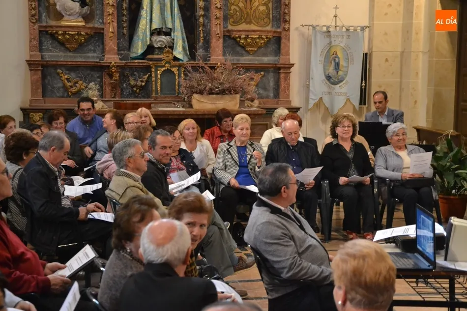 Foto 7 - Masiva asistencia al Encuentro Diocesano con motivo de Pentecost&eacute;s  