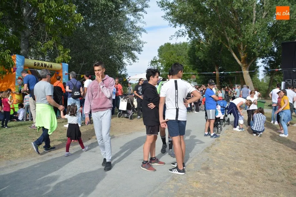 Foto 3 - Santa Marta abre con talleres y m&uacute;sica la novedosa Feria de Primavera en la Isla del Soto