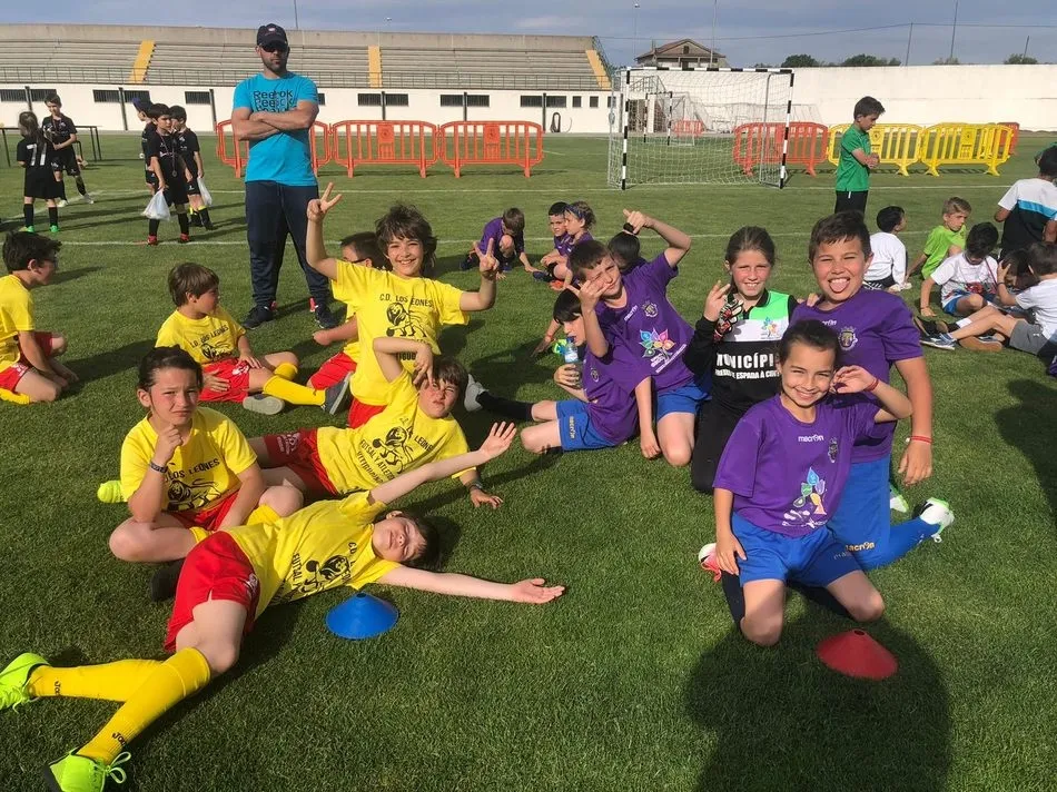 Foto 4 - El Benjam&iacute;n A del CD Los Leones se proclama campe&oacute;n del torneo AVIVA de Intersala  