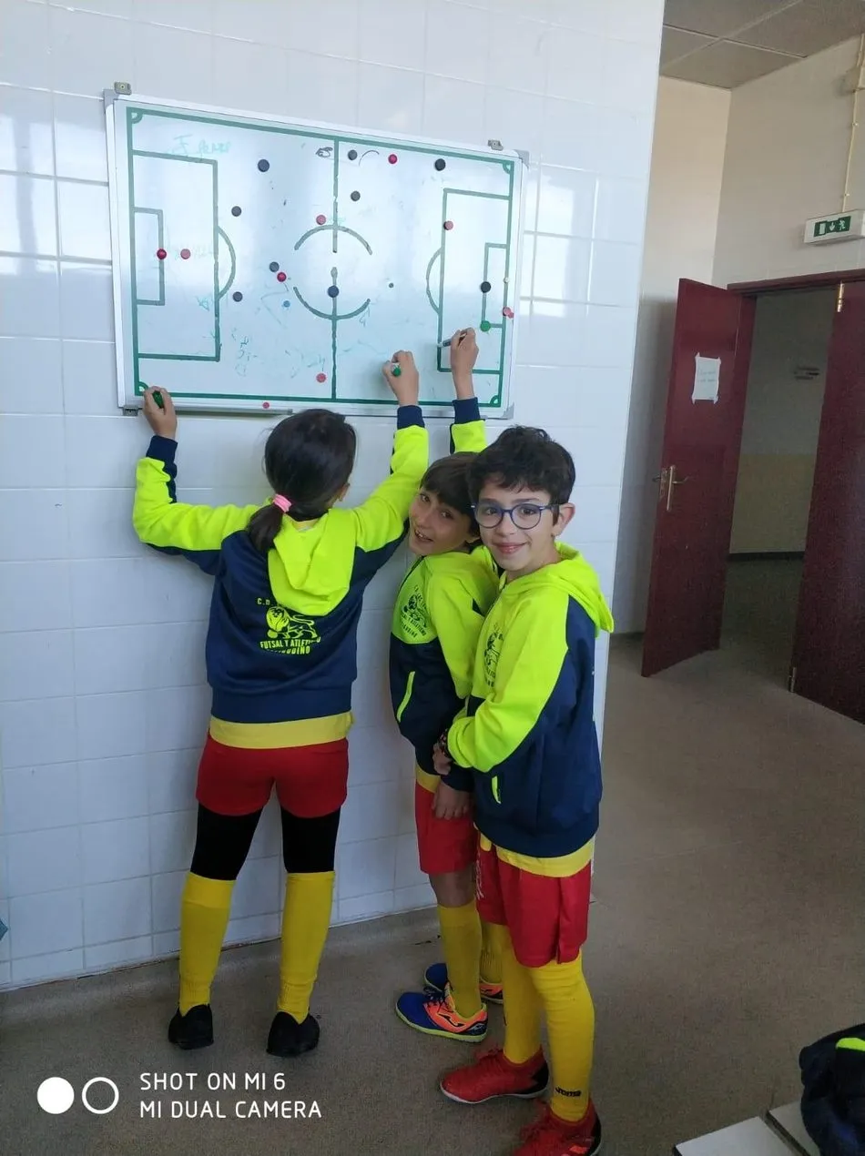 Foto 3 - El Benjam&iacute;n A del CD Los Leones se proclama campe&oacute;n del torneo AVIVA de Intersala  