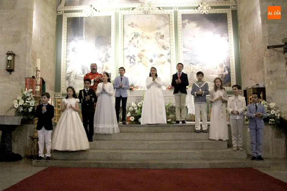 Foto 6 - Domingo de comuniones en Vitigudino  
