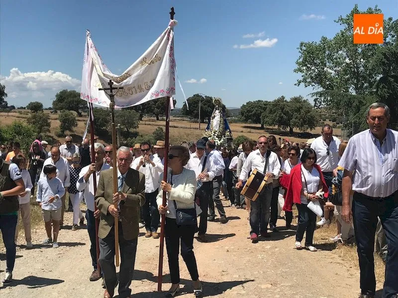 Foto 2 - La Romer&iacute;a de la Virgen de Valdejimena re&uacute;ne a cientos de fieles