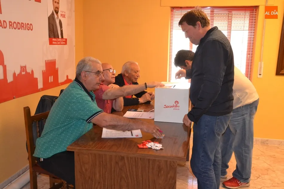 Foto 11 - Los 113 concejales del PSOE en la comarca votan para escoger a su pr&oacute;ximo representante en la...